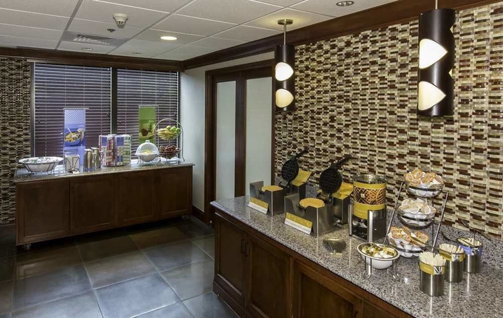 Imagen del bar/restaurante del Hotel Hampton Inn Boston/marlborough. Foto 2