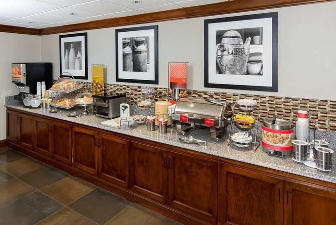 Imagen del bar/restaurante del Hotel Hampton Inn Boston/marlborough. Foto 3