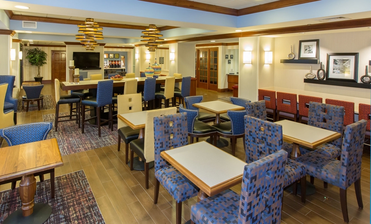 Imagen del bar/restaurante del Hotel Hampton Inn Boston/marlborough. Foto 4
