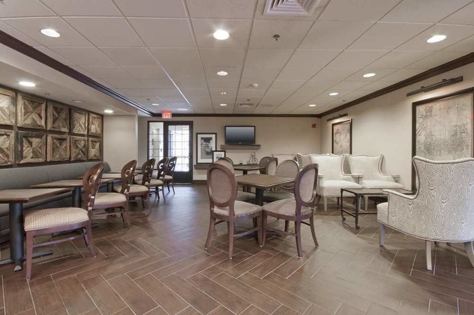 Imagen del bar/restaurante del Hotel Hampton Inn Boston/peabody. Foto 6