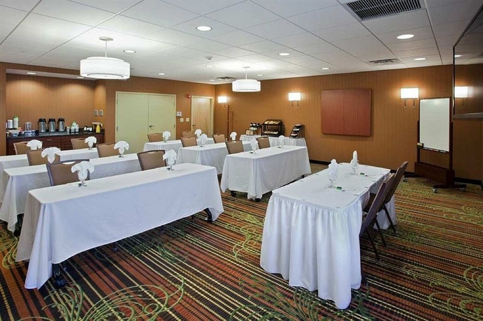 Imagen de los interiores del Hotel Hampton Inn Brockport. Foto 7