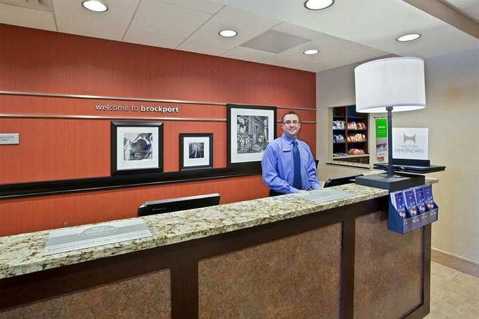 Imagen de los interiores del Hotel Hampton Inn Brockport. Foto 9