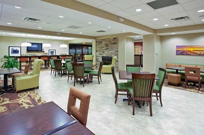 Imagen del bar/restaurante del Hotel Hampton Inn Brockport. Foto 3