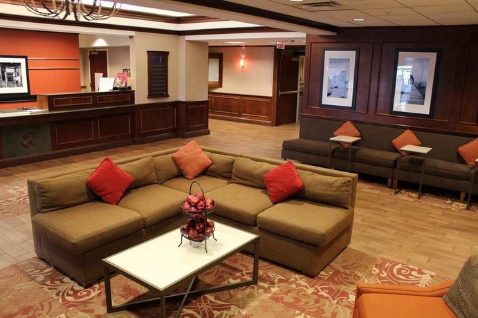 Imagen de los interiores del Hotel Hampton Inn Brookhaven Long Island. Foto 12