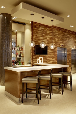 Imagen del bar/restaurante del Hotel Hampton Inn Brooklyn/downtown. Foto 2