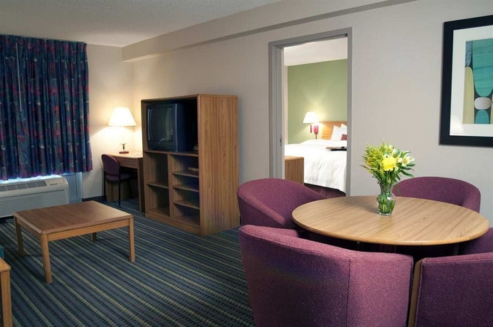 Imagen de los interiores del Hotel Hampton Inn Brooksville Dade. Foto 15