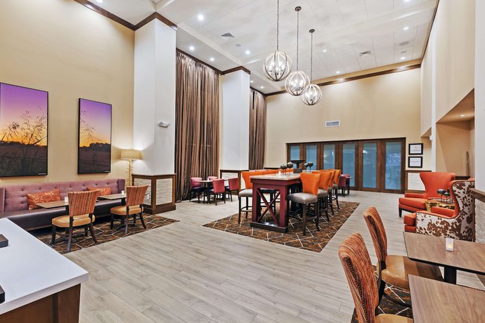 Imagen de los interiores del Hotel Hampton Inn Bulverde Texas Hill Country. Foto 16