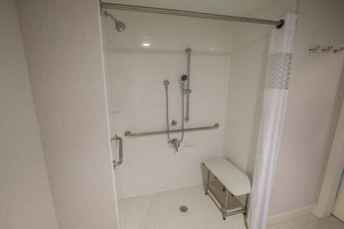 Imagen de la habitación del Hotel Hampton Inn By Hilton Amesbury. Foto 5