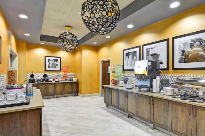 Imagen del bar/restaurante del Hotel Hampton Inn By Hilton Atlanta Kennesaw. Foto 2