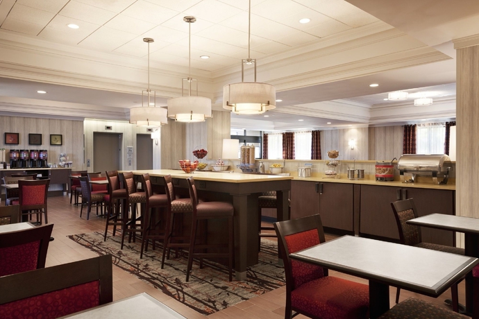 Imagen del bar/restaurante del Hotel Hampton Inn By Hilton Boston/cambridge. Foto 2