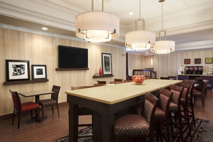 Imagen del bar/restaurante del Hotel Hampton Inn By Hilton Boston/cambridge. Foto 3