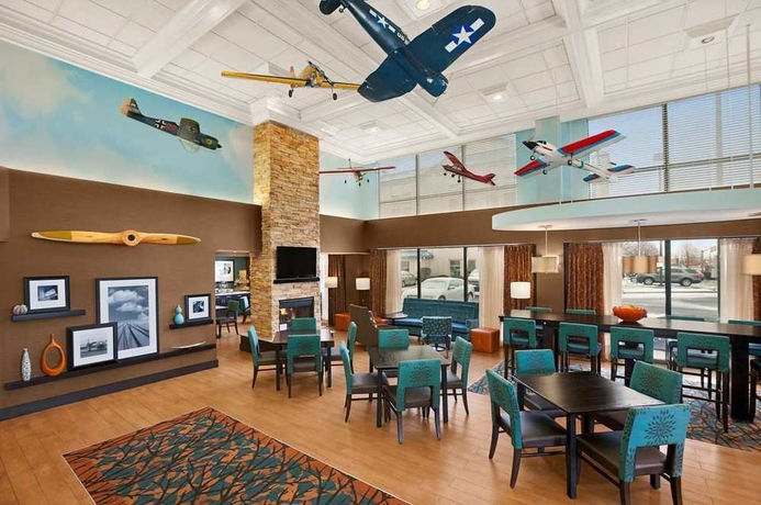 Imagen de los interiores del Hotel Hampton Inn By Hilton Chicago-midway Airport. Foto 13
