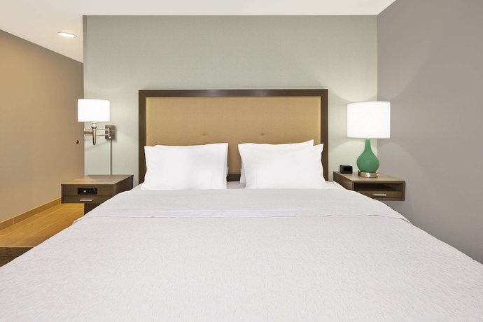 Imagen de la habitación del Hotel Hampton Inn By Hilton Detroit Dearborn. Foto 3