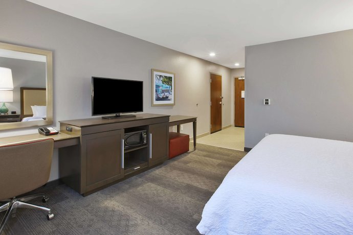 Imagen de la habitación del Hotel Hampton Inn By Hilton Detroit Dearborn. Foto 4