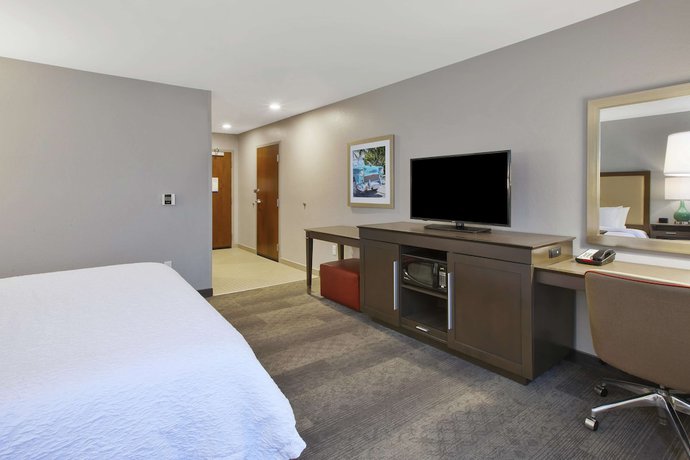 Imagen de la habitación del Hotel Hampton Inn By Hilton Detroit Dearborn. Foto 7