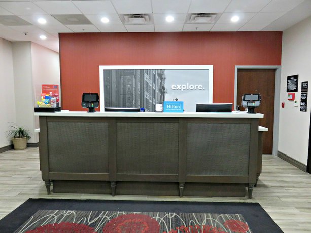 Imagen de los interiores del Hotel Hampton Inn By Hilton Detroit Dearborn. Foto 19