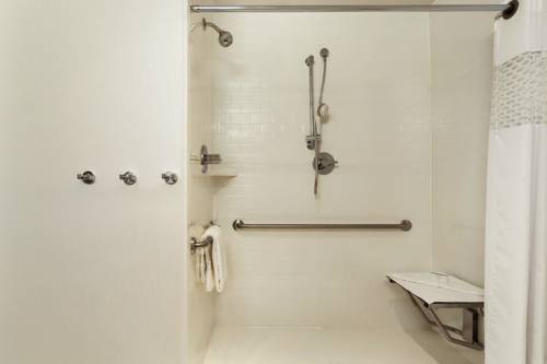 Imagen de la habitación del Hotel Hampton Inn By Hilton Edmonton/sherwood Park. Foto 3