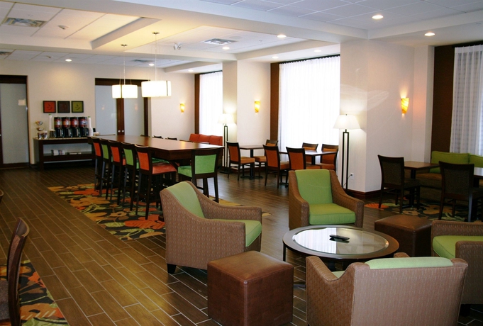 Imagen del bar/restaurante del Hotel Hampton Inn By Hilton Edmonton/south, Alberta, Canada. Foto 2