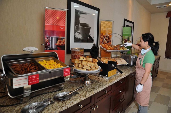 Imagen del bar/restaurante del Hotel Hampton Inn By Hilton Edmonton/south, Alberta, Canada. Foto 3