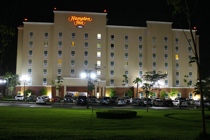 Imagen de los exteriores del Hotel Hampton Inn By Hilton Guadalajara-aeropuerto. Foto 3