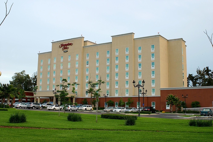 Imagen de los exteriores del Hotel Hampton Inn By Hilton Guadalajara-aeropuerto. Foto 5