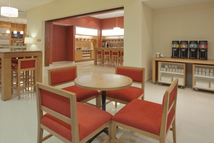 Imagen del bar/restaurante del Hotel Hampton Inn By Hilton Guadalajara/expo Jalisco Mexico. Foto 2