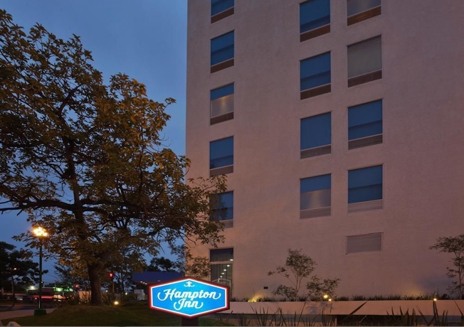 Imagen de los exteriores del Hotel Hampton Inn By Hilton Guadalajara/expo Jalisco Mexico. Foto 11