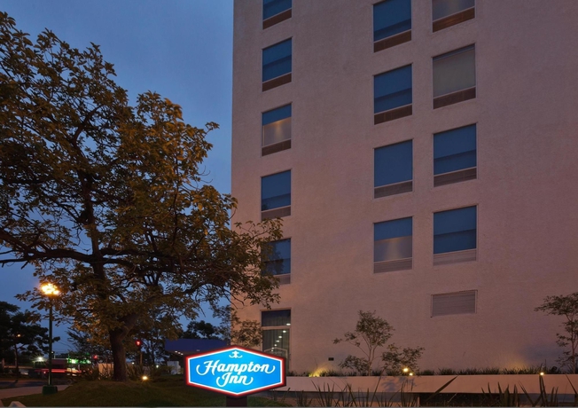 Imagen de los exteriores del Hotel Hampton Inn By Hilton Guadalajara/expo Jalisco Mexico. Foto 14