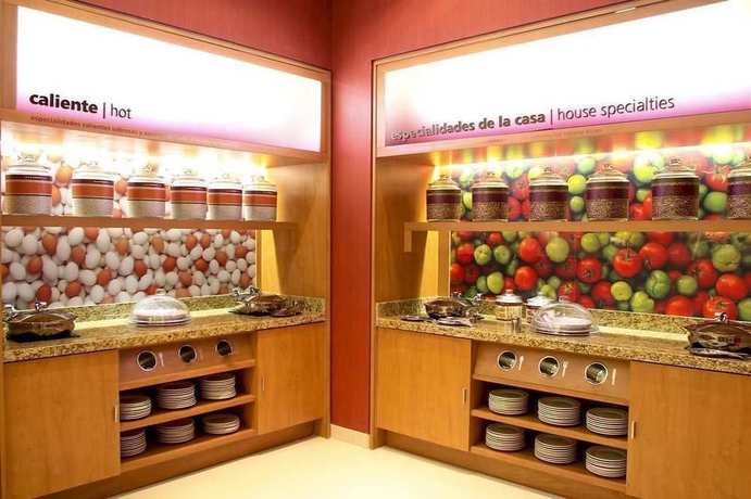 Imagen del bar/restaurante del Hotel Hampton Inn By Hilton Guadalajara/expo Jalisco Mexico. Foto 3