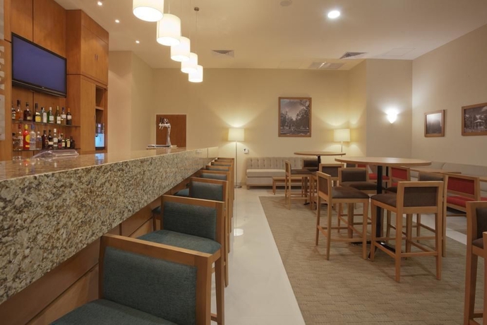 Imagen del bar/restaurante del Hotel Hampton Inn By Hilton Guadalajara/expo Jalisco Mexico. Foto 4