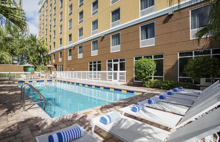 Imagen de la piscina del Hotel Hampton Inn By Hilton Hallandale Beach Aventura. Foto 14
