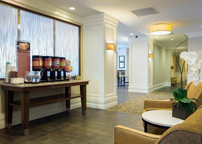 Imagen del bar/restaurante del Hotel Hampton Inn By Hilton Hallandale Beach Aventura. Foto 2