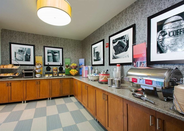 Imagen del bar/restaurante del Hotel Hampton Inn By Hilton Hallandale Beach Aventura. Foto 3