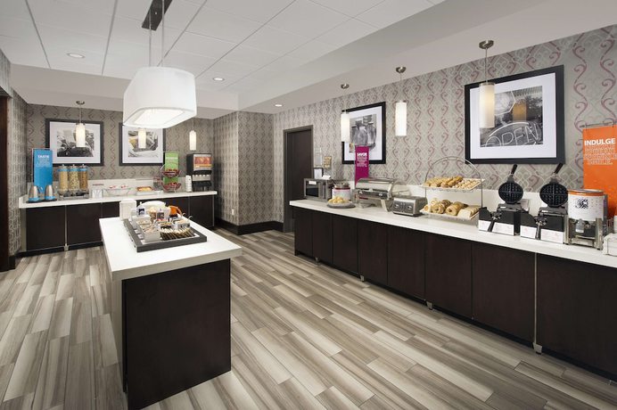 Imagen del bar/restaurante del Hotel Hampton Inn By Hilton Hattiesburg. Foto 3
