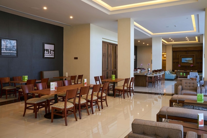Imagen de los interiores del Hotel Hampton Inn By Hilton Irapuato. Foto 16