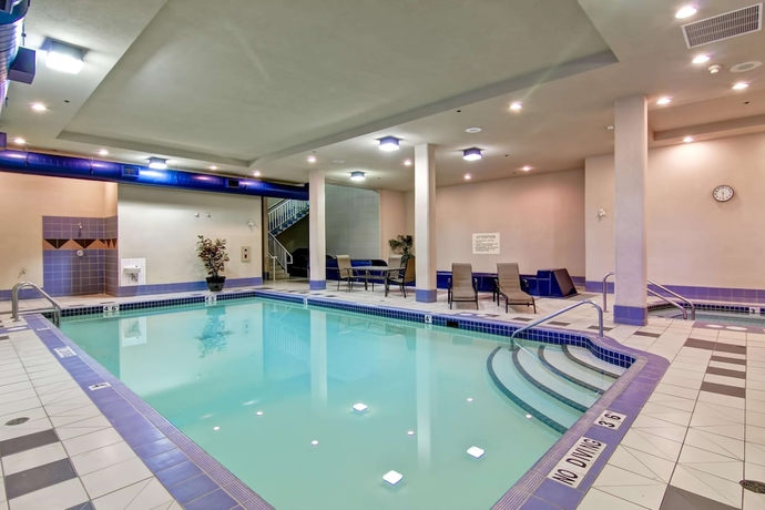 Imagen de la piscina del Hotel Hampton Inn By Hilton Kamloops. Foto 17