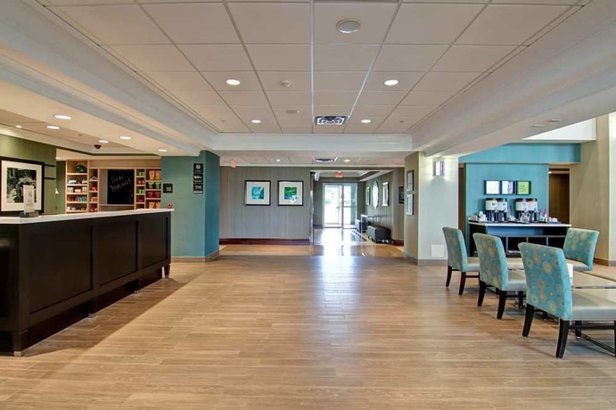 Imagen de los interiores del Hotel Hampton Inn By Hilton London. Foto 13