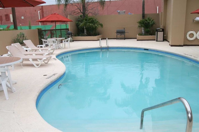 Imagen de la piscina del Hotel Hampton Inn By Hilton Monterrey-airport. Foto 8
