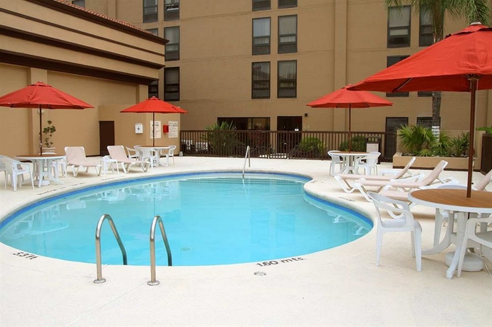 Imagen de la piscina del Hotel Hampton Inn By Hilton Monterrey-airport. Foto 9