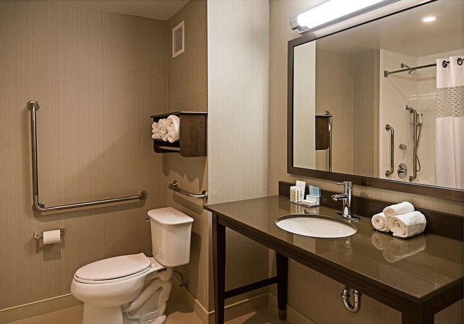 Imagen de la habitación del Hotel Hampton Inn By Hilton Ottawa Airport, On, Cn. Foto 6