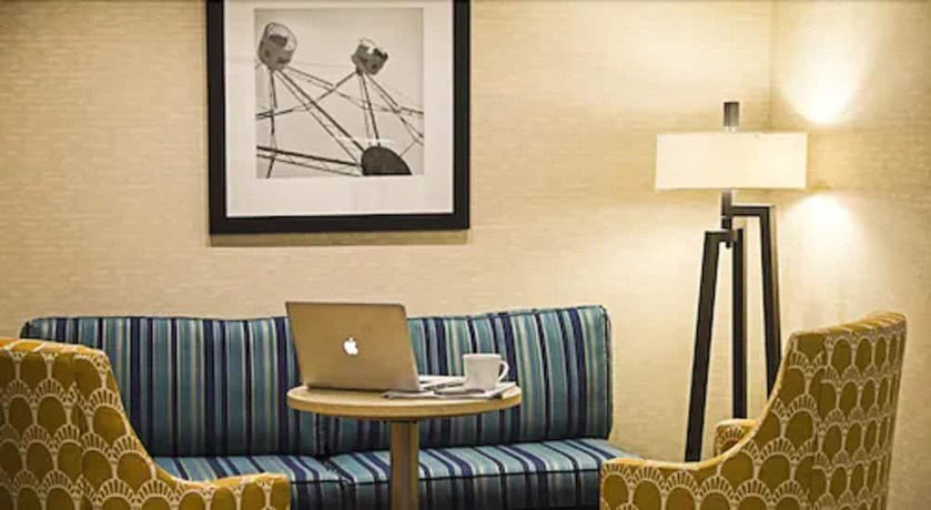 Imagen de los interiores del Hotel Hampton Inn By Hilton Ottawa Airport, On, Cn. Foto 14
