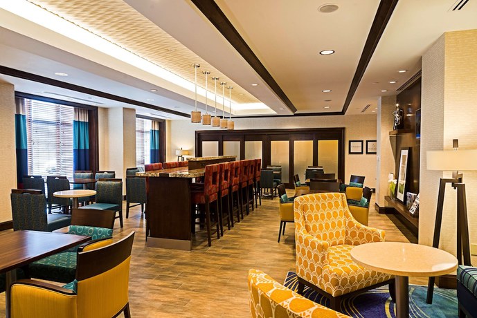 Imagen del bar/restaurante del Hotel Hampton Inn By Hilton Ottawa Airport, On, Cn. Foto 4
