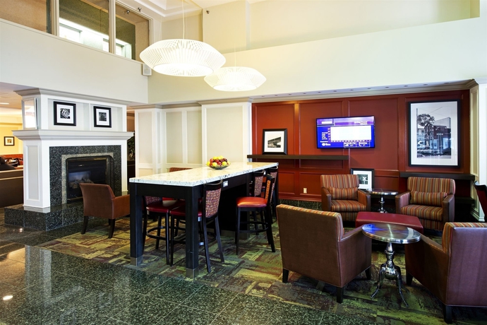 Imagen de los interiores del Hotel Hampton Inn By Hilton Ottawa. Foto 11
