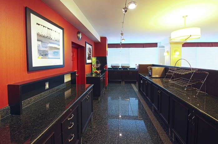 Imagen del bar/restaurante del Hotel Hampton Inn By Hilton Ottawa. Foto 3