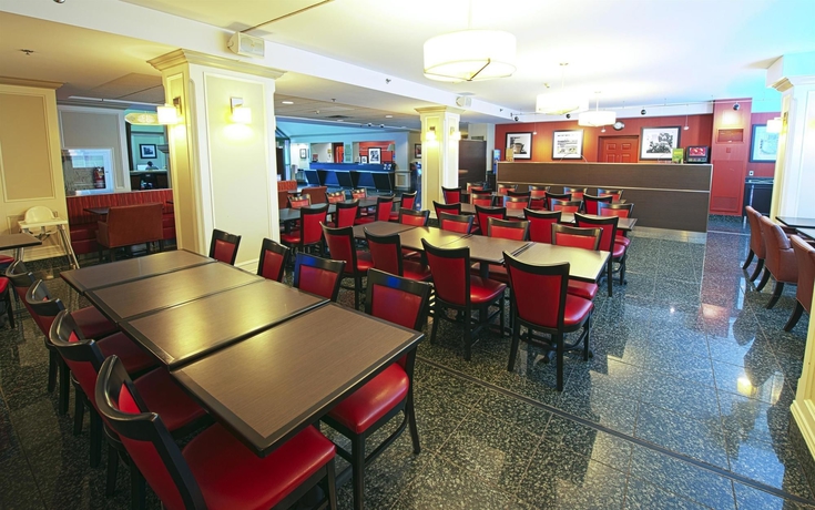 Imagen del bar/restaurante del Hotel Hampton Inn By Hilton Ottawa. Foto 4