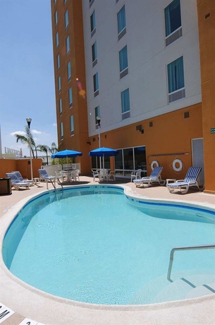 Imagen de la piscina del Hotel Hampton Inn By Hilton Queretaro Tecnologico. Foto 16