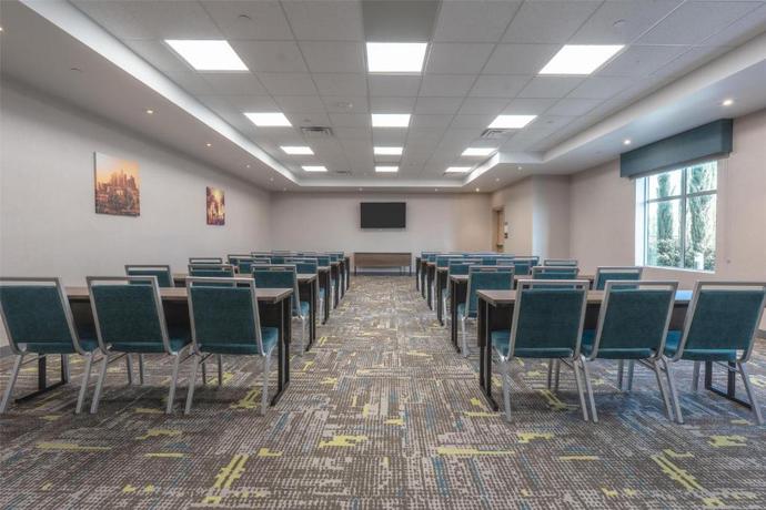 Imagen de los interiores del Hotel Hampton Inn By Hilton Santa Clarita-Valencia. Foto 7