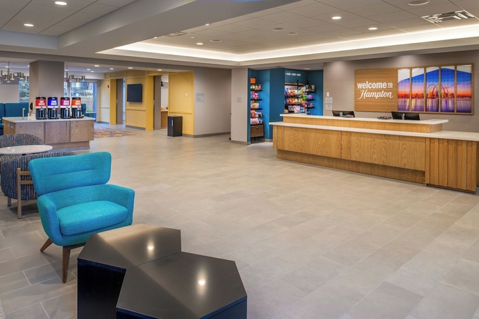 Imagen de los interiores del Hotel Hampton Inn By Hilton St Louis Airport. Foto 14