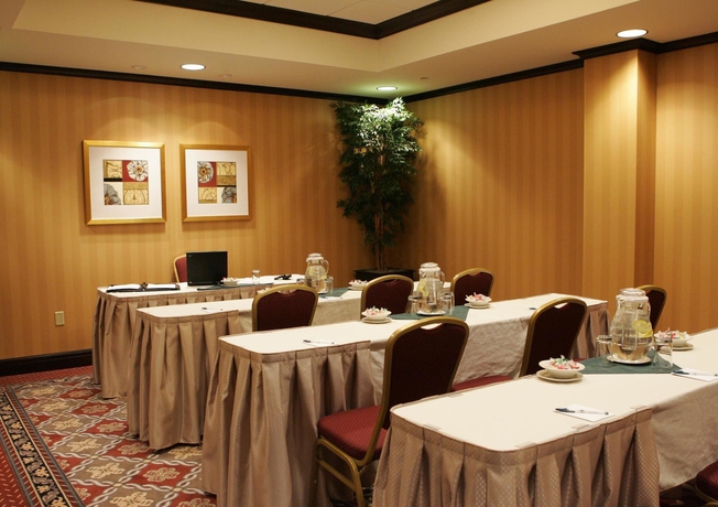 Imagen de los interiores del Hotel Hampton Inn By Hilton Toronto Airport Corporate Centre. Foto 16