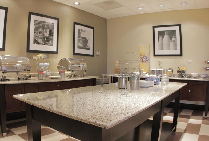 Imagen del bar/restaurante del Hotel Hampton Inn By Hilton Torreon-airport Galerias. Foto 3